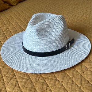 One size white hat
